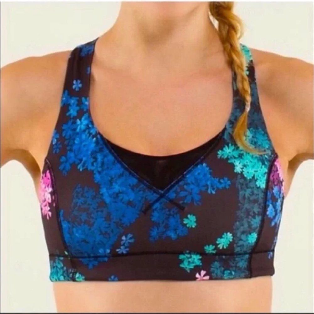 Lululemon In A Flash II Floral Sports Bra (6) in Petal Pop Black Floral